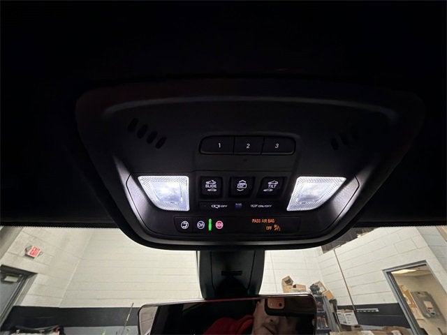 2022 Chevrolet Traverse LT Leather