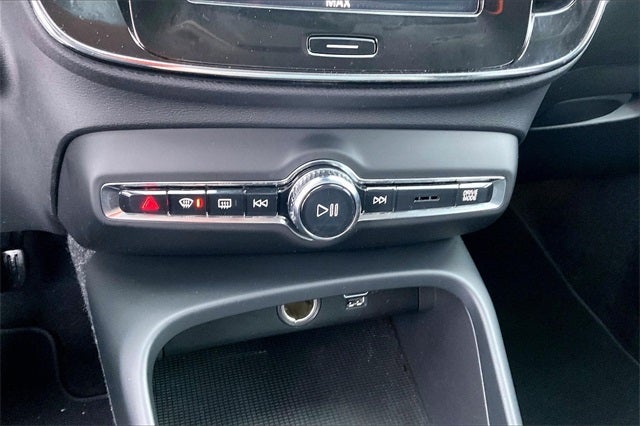 2021 Volvo XC40 Momentum