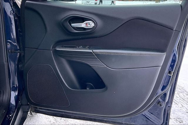 2016 Jeep Cherokee Sport