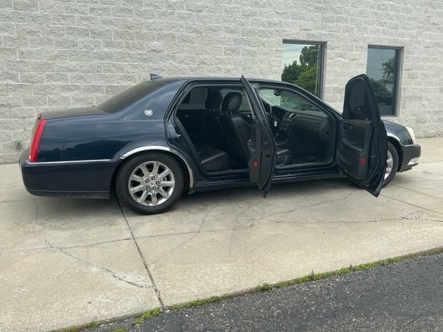 2009 Cadillac DTS Base