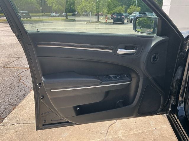 2017 Chrysler 300 Limited