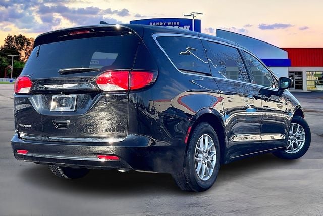 2024 Chrysler Voyager LX