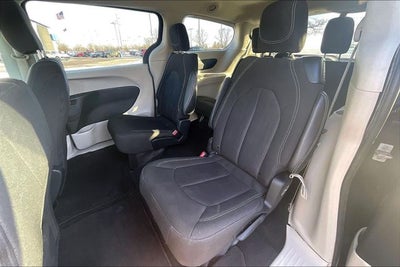 2024 Chrysler Voyager LX