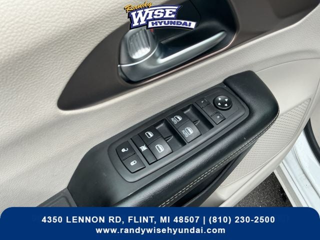 2021 Chrysler Voyager LXI