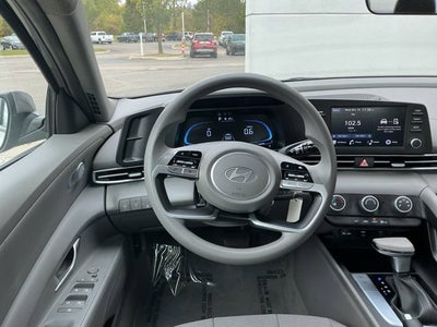 2024 Hyundai Elantra SE