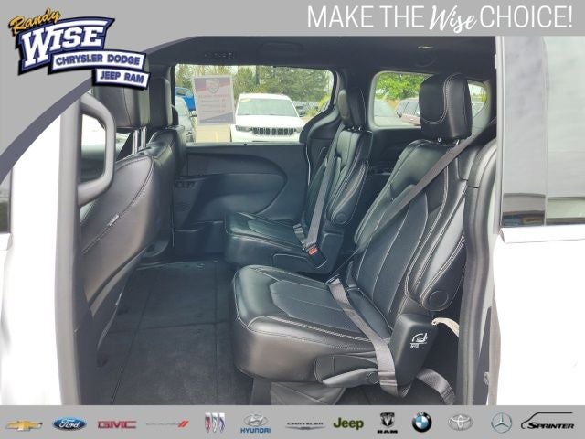 2025 Chrysler Pacifica Select