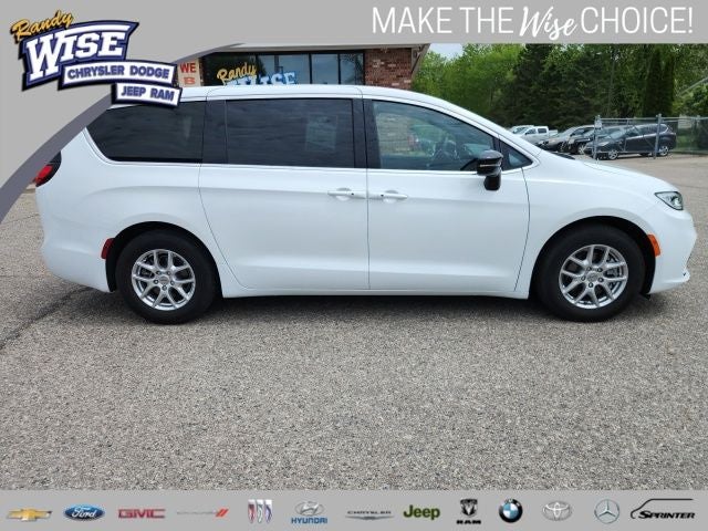 2025 Chrysler Pacifica Select