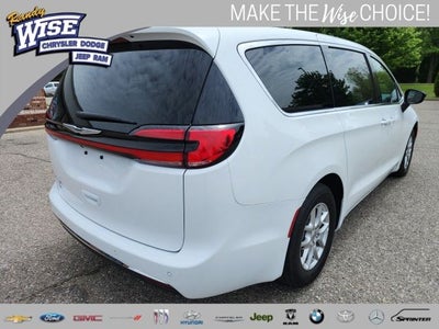 2025 Chrysler Pacifica Select