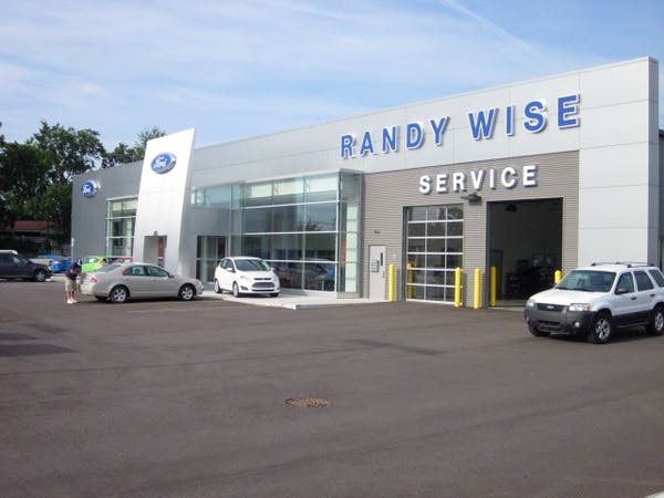 Front of Randy Wise Ford Dealership